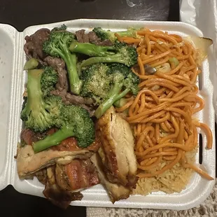 rice chowmein teriyaki chicken &amp; beef &amp; broccoli