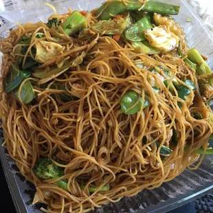 Rice noodles with vegetables, delicious!