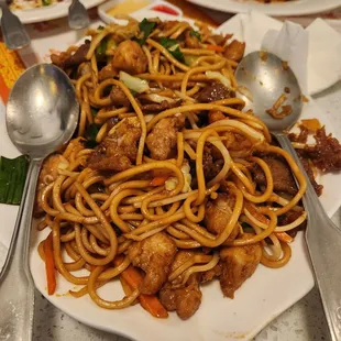 Chowmain with beef, chicken and shrimp