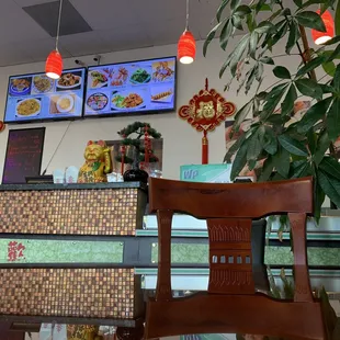 Table so clean, like a mirror!