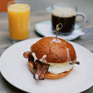 EGGSHOPB.E.C. BROKE YOLK, VERMONT WHITE CHEDDAR, PEPPER BACON, TOMATO JAM, PICKLED JALAPENO, BRIOCHE ROLL