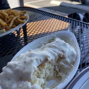 Biscuit and gravy