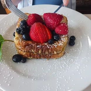 French toast with fresh fruit