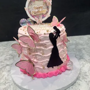 Vanilla cake with strawberry filling