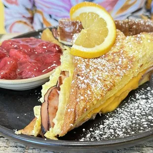 The Monte Cristo this thing was loaded. So delicious.