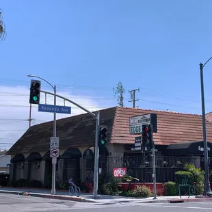 Cute bldg with parking spaces in the back