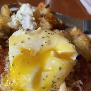 A-gahhhhh. Perfectly poached!