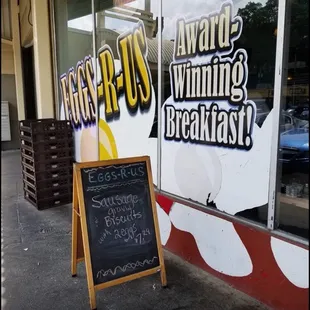 Eggs-R-Us has daily breakfast and lunch specials