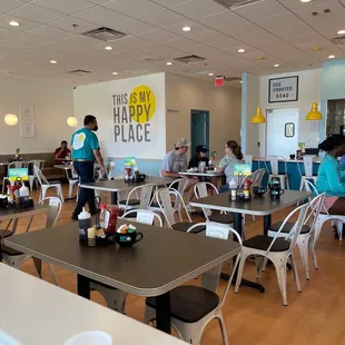 45 minute wait with ALL OF THESE TABLES OPEN.