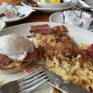 Classic eggs Benedict with real ham off the bone, great hash browns and delicious bacon.  Such a great place and staff is awesome!