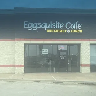 The restaurant faces Clifford Road, next to Jimmy John's. In the same parking lot as Albertsons.