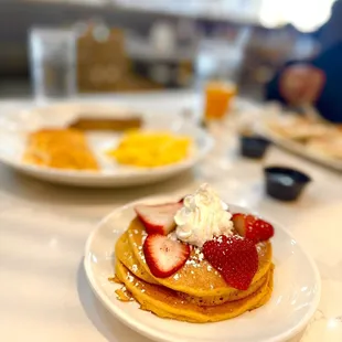 pancakes with strawberries and whipped cream
