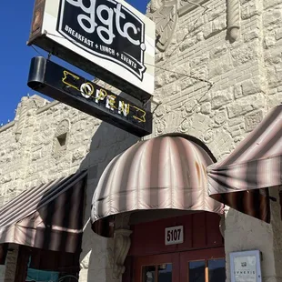 Entrance to Kansas City's beloved breakfast icon.