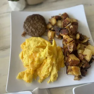 Eggs potato's turkey sausage