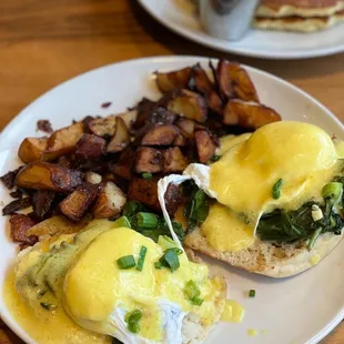 Florentine Benedict (7/10) - Potatoes were cold, benedict was good