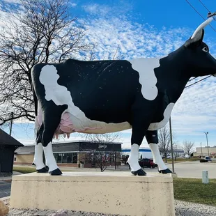 a statue of a cow
