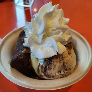 Bourbon Sundae - great! Bourbon pecan fudge ice cream, bourbon caramel sauce and absolutely amazing homemade brownie!