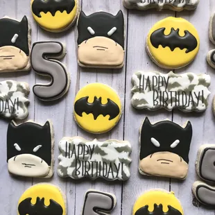 batman themed cookies