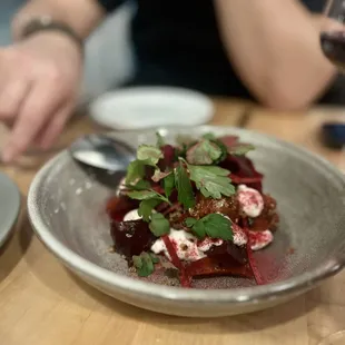 Beet salad with crispy quinoa