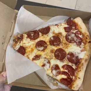 Pepperoni Pizza slice $6!!! Great customer service.