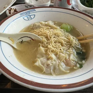 Wonton noodle soup