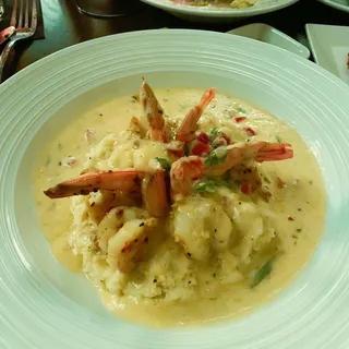 SHRIMP & GRITS
