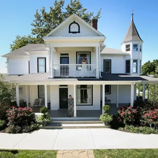 1890 Historic House, acts as Bridal Suite to get ready in!