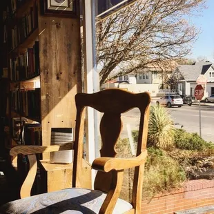 Lots of natural light by the front window, and very friendly service. A wonderful place to be!