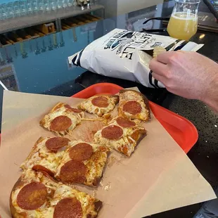 Great flatbread, even better beer, awesome service. Everyone  needs go check this place out! So many options!