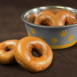 a bowl of bagels