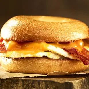 Bacon &amp; Cheddar Breakfast Egg Sandwich