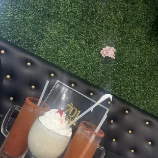 2 Micheladas de Modelo y una Piña Colada. Bien ricos!!