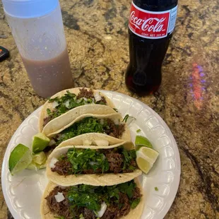 Quattro Tacos de Cabeza.