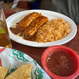 Tamal e beef enchilada