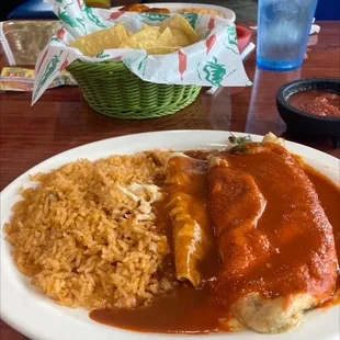 Cheese enchiladas and a chili rellano