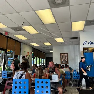 eople eating at a restaurant