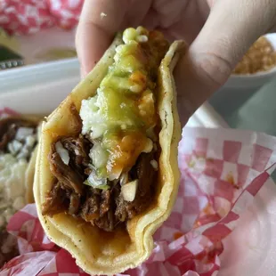 Taco de birria con queso