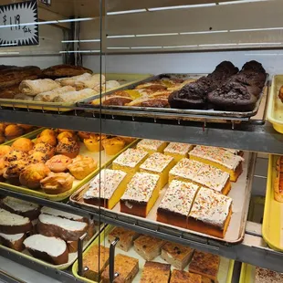 donuts, dough desserts, food