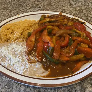 Grilled chicken breast with vegetables