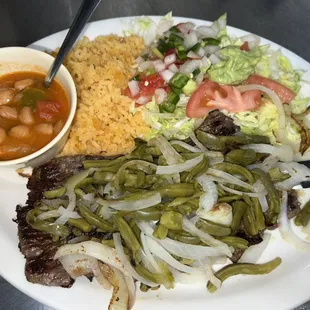 Asada con nopalitos plate