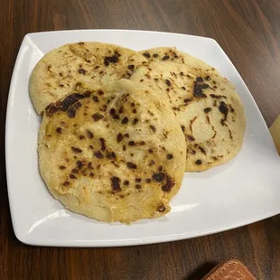 Pupusas de chiccaron con queso