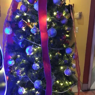 Xmas tree with light that always fall off