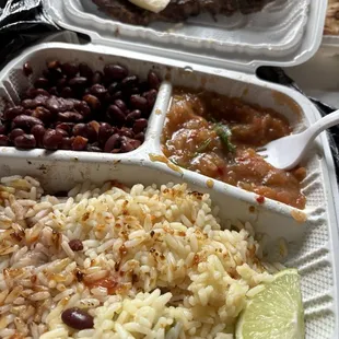 No les recomiendo este lugar de comida  el arroz me salió malo y la carne todo mal y caro