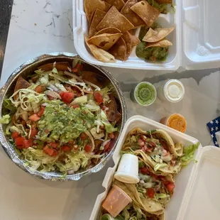 chicken tinga nachos, chicken tinga tacos American style, chips and guac