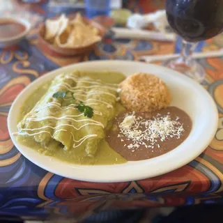 Enchiladas Suizas De Pollo , Deshebrada O Queso