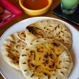 Pupusas Revueltas