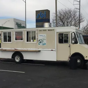 El Arepon food truck—doesn't look like much, but the flavors are on point!