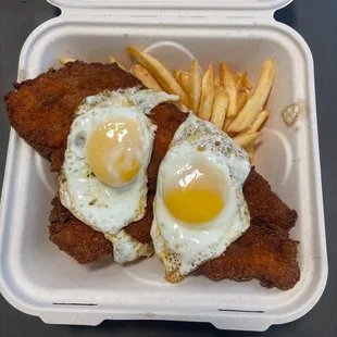 Milanesa a caballo  (breaded chicken)