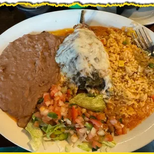 Chile Relleno es plato GRANDE