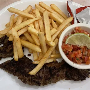 Baby churrasco with fries